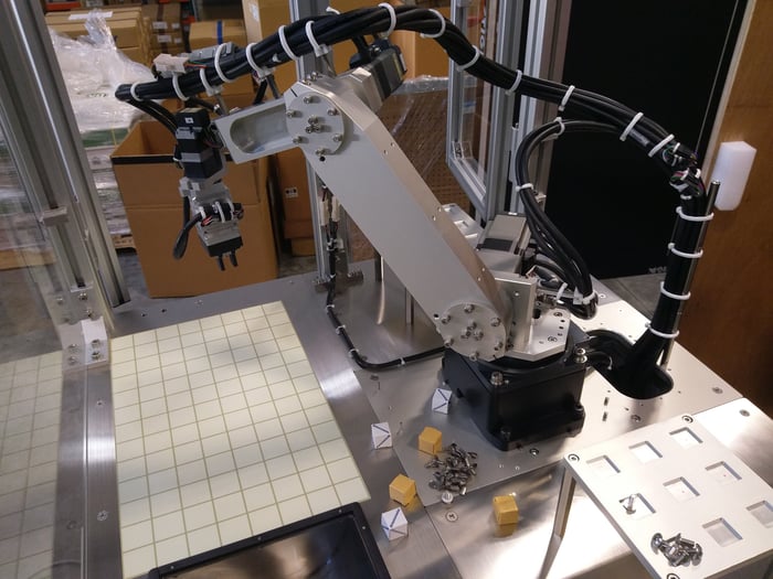 7-axis robotic arm for pick & place