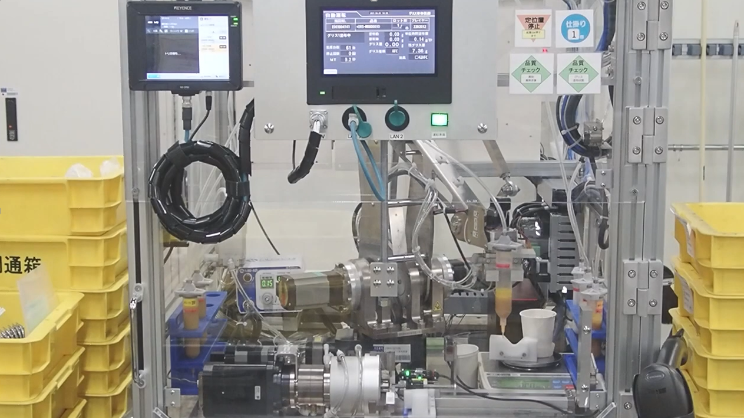 Articulated robot applying grease to ball screws