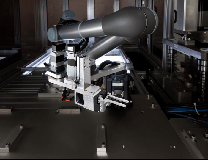 Parts press-fitting module: The limited space under the production robot arm is effectively used by the space-saving horizontal SCARA robot (at the front).