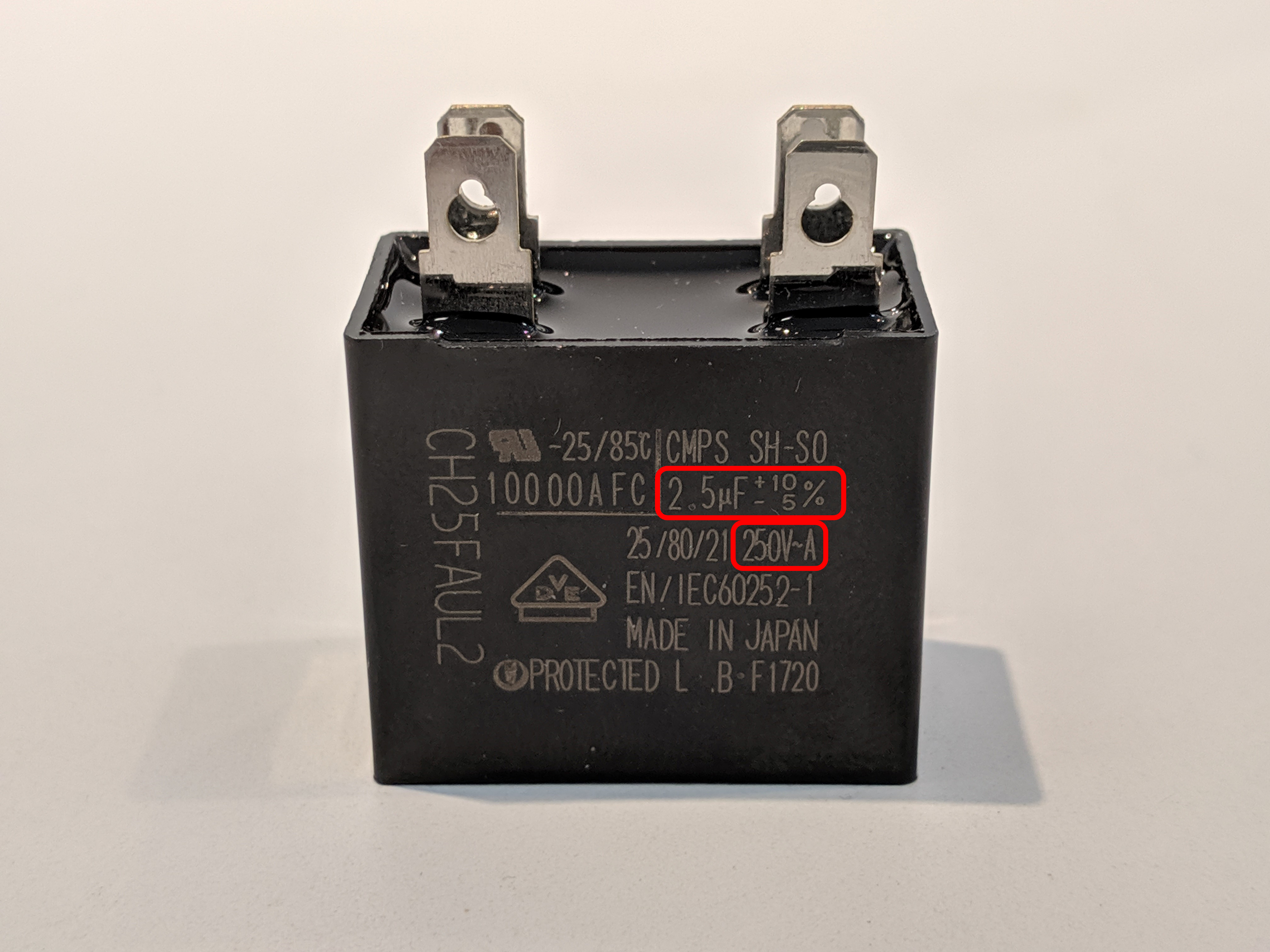 Capacitor label, capacitance and voltage ratings